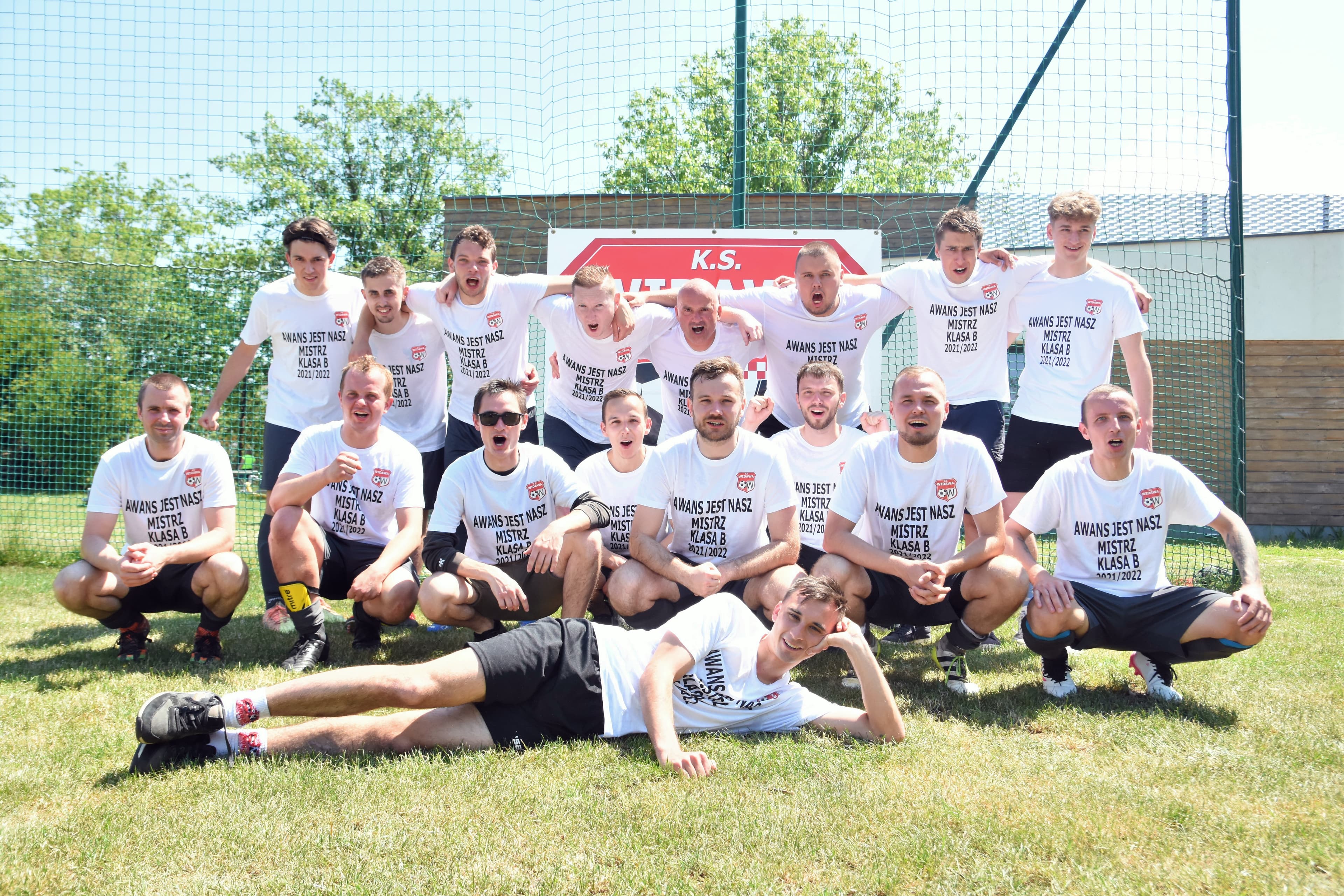 Zawodnicy cieszą się z sukcesu